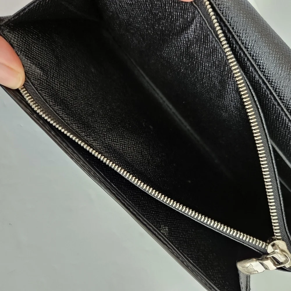 LOUIS VUITTON Epi Portefeuille Sarah Long Black Wallet